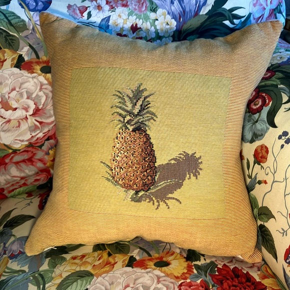 Goblys Down Pillow - Picture 1 of 9